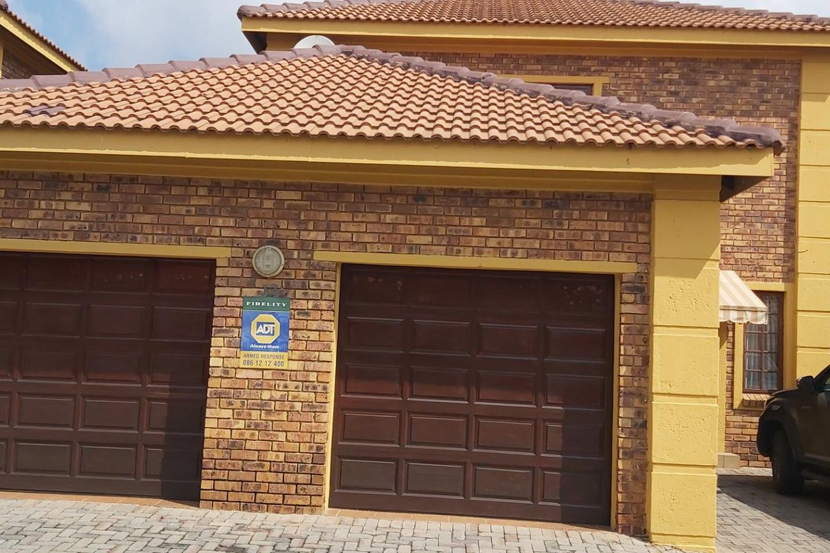 Duplex Townhouse For Sale - Photo 5