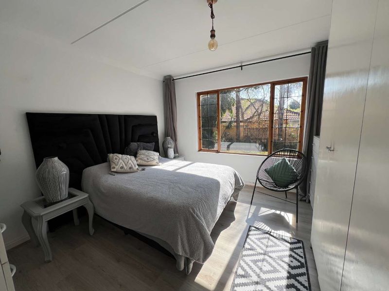 Move-In Ready 2-Bedroom Garden Unit in Sought-After Complex - Photo 4