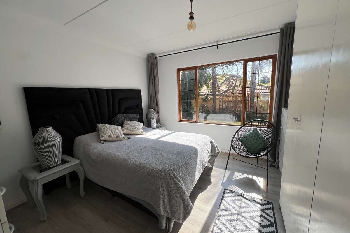 Move-In Ready 2-Bedroom Garden Unit in Sought-After Complex - Photo 4