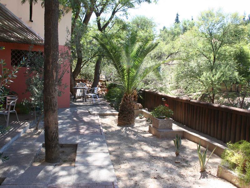 Well Established Guesthouse - Photo 2