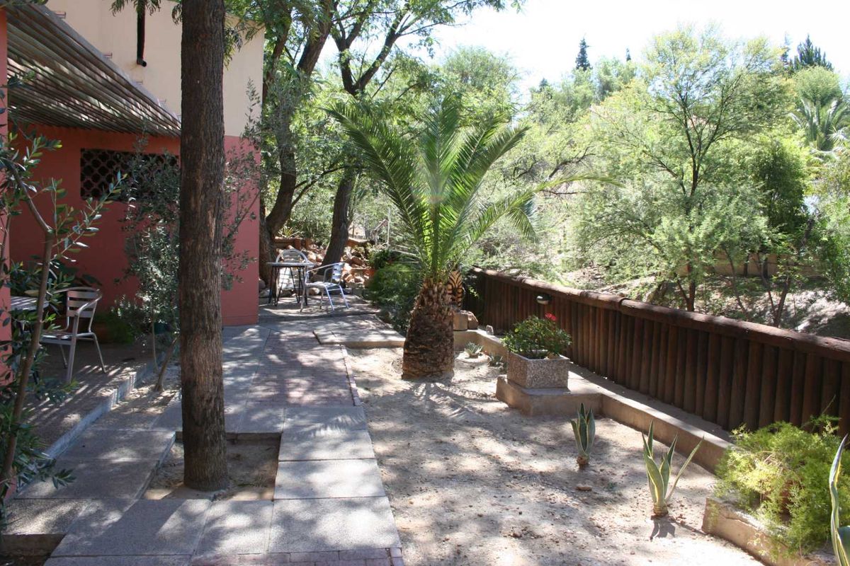 Well Established Guesthouse - Photo 2