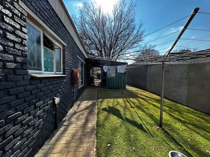 Spacious 5-Bed Home with Pool, Braai, and Top Security Features - Photo 2