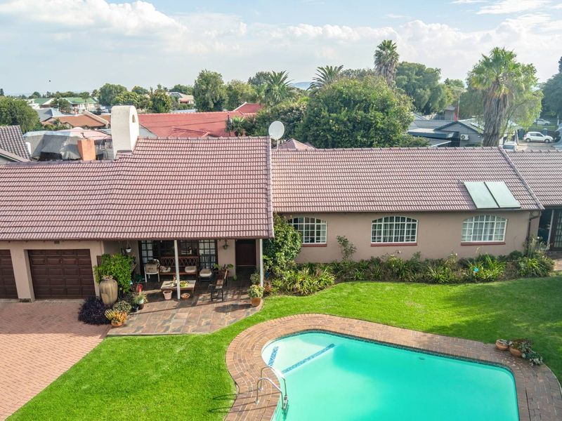 Charming Family Home with Income Generating Opportunities - Photo 4