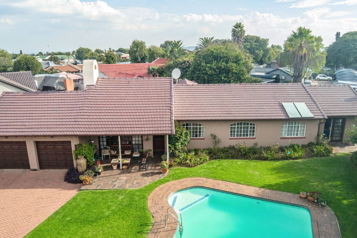 Charming Family Home with Income Generating Opportunities - Photo 4