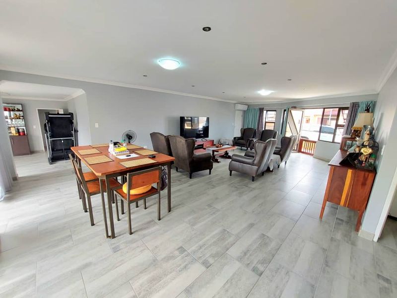 Stunning Home For Sale - Photo 8