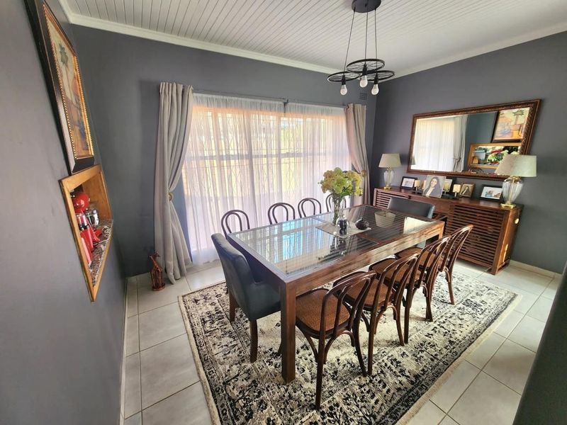 Spacious & Elegant 4-Bedroom Family Home in Hillcrest Location - Photo 8