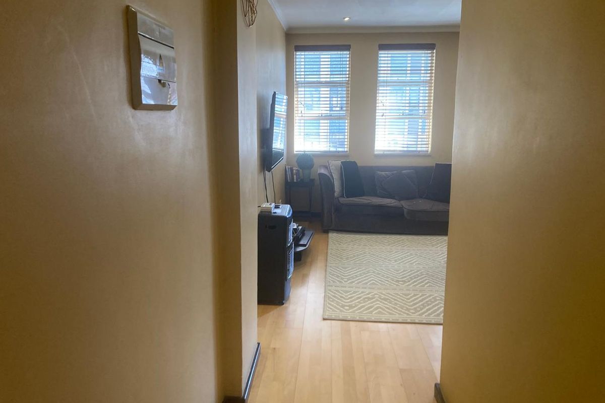 1 Bedroom Apartment / Flat for Sale in Johannesburg Central - Photo 2