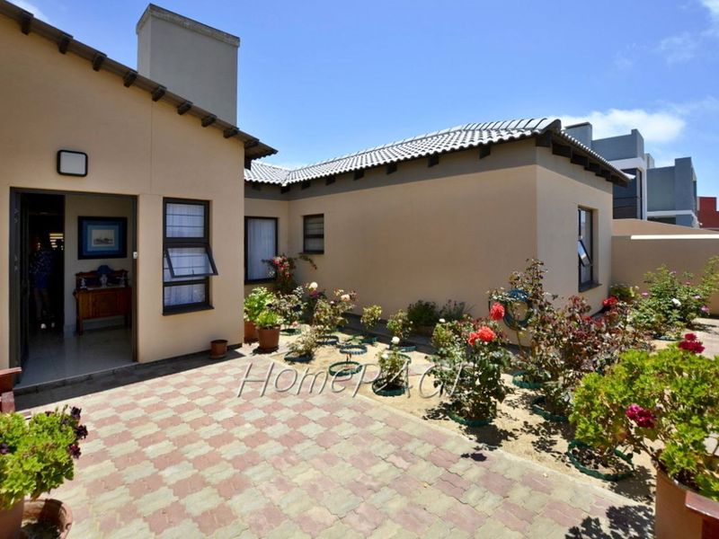 Meersig, Walvis Bay,  2 x 3 Bedr Homes on one plot is for Sale - Photo 2