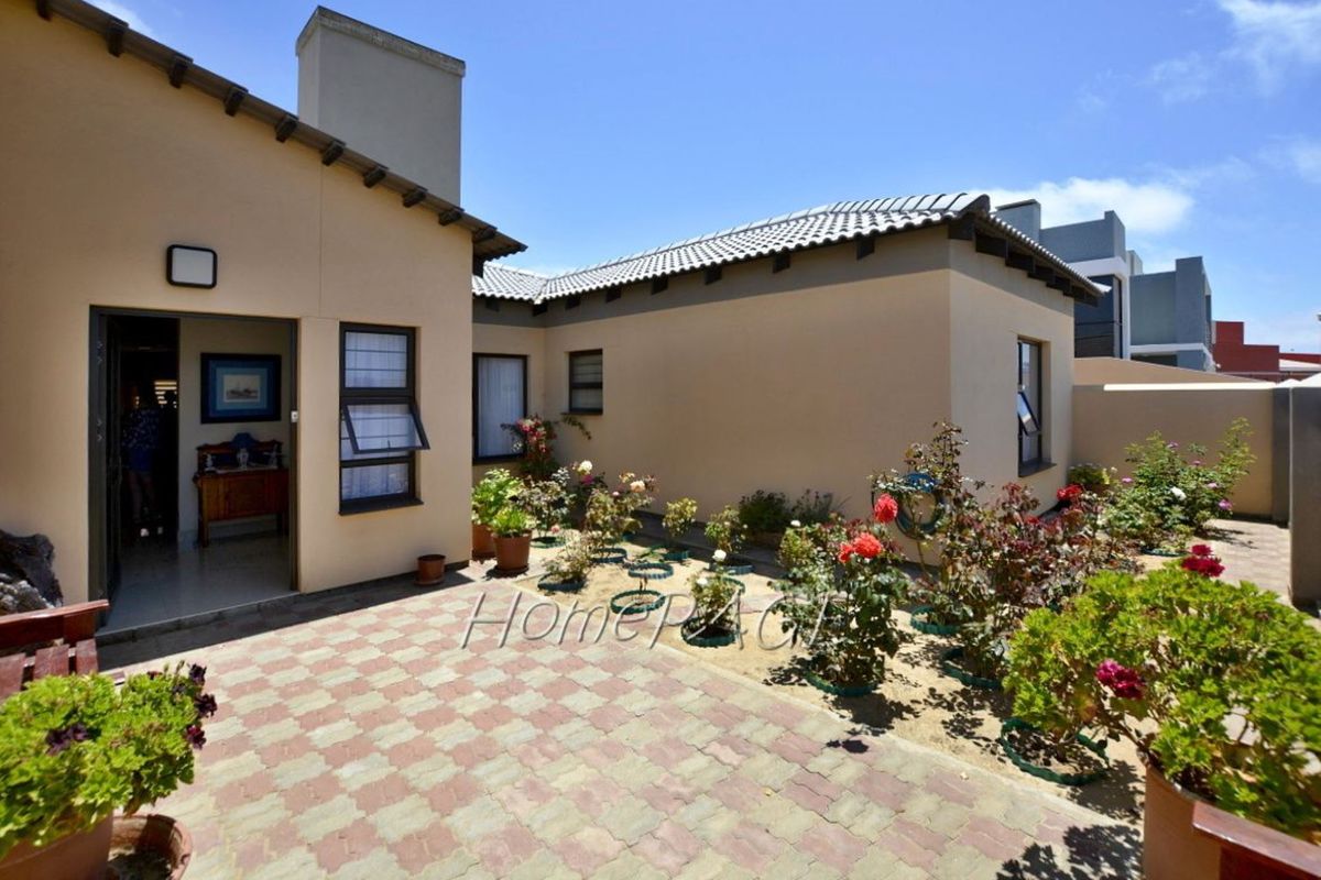 Meersig, Walvis Bay,  2 x 3 Bedr Homes on one plot is for Sale - Photo 2