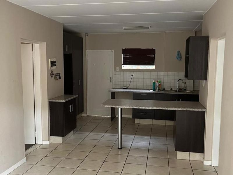 2 Bedroom to rent in Hatfield - Photo 3