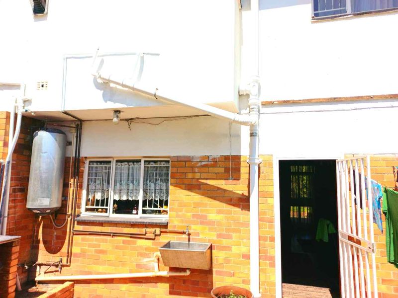 Lovely 2 Bedroom Duplex in a south after secure complex in Benoni - Photo 2