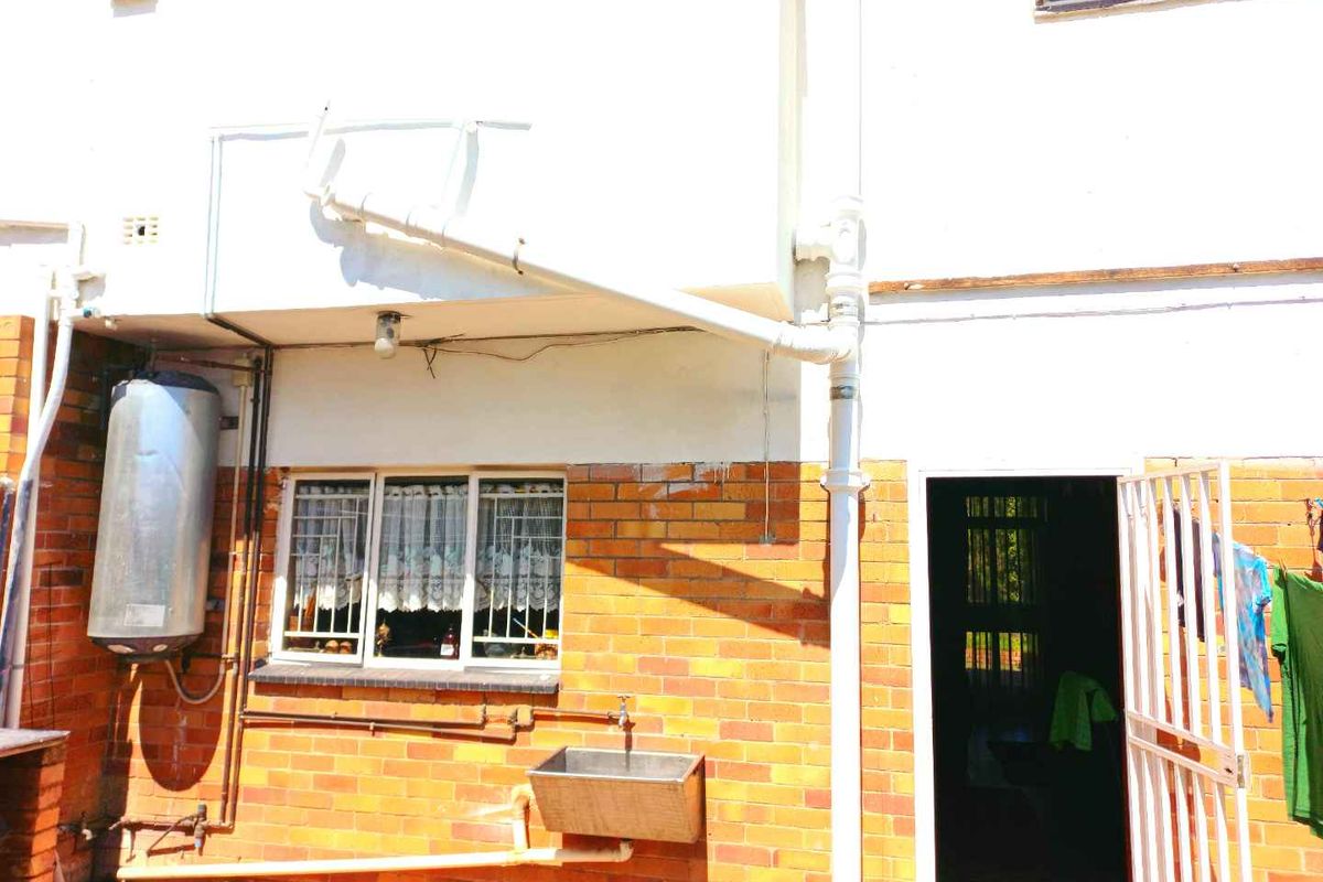 Lovely 2 Bedroom Duplex in a south after secure complex in Benoni - Photo 2