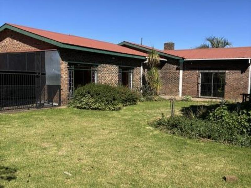 IDEAL HOUSE FOR A FAMILY - Photo 1