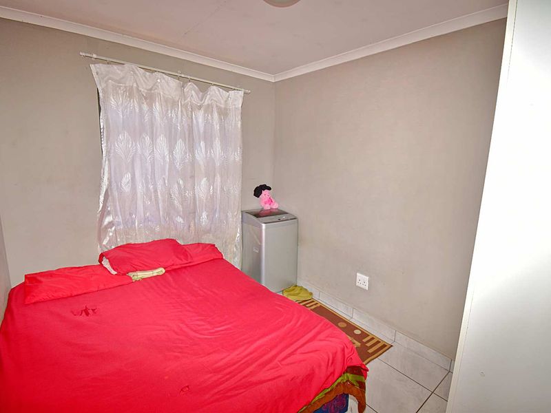 3 Bedroom, 2 Bathroom Home - Photo 7