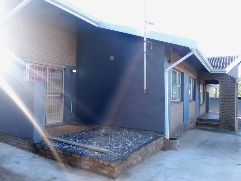 Spacious 4 Bedroom house for Sale - Photo 2