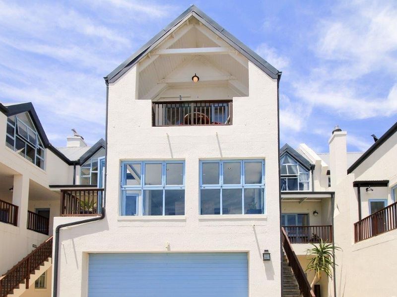 Stunning family home with amazing sea and greenbelt views in the heart of the Big Bay kite surfing paradise - Photo 4
