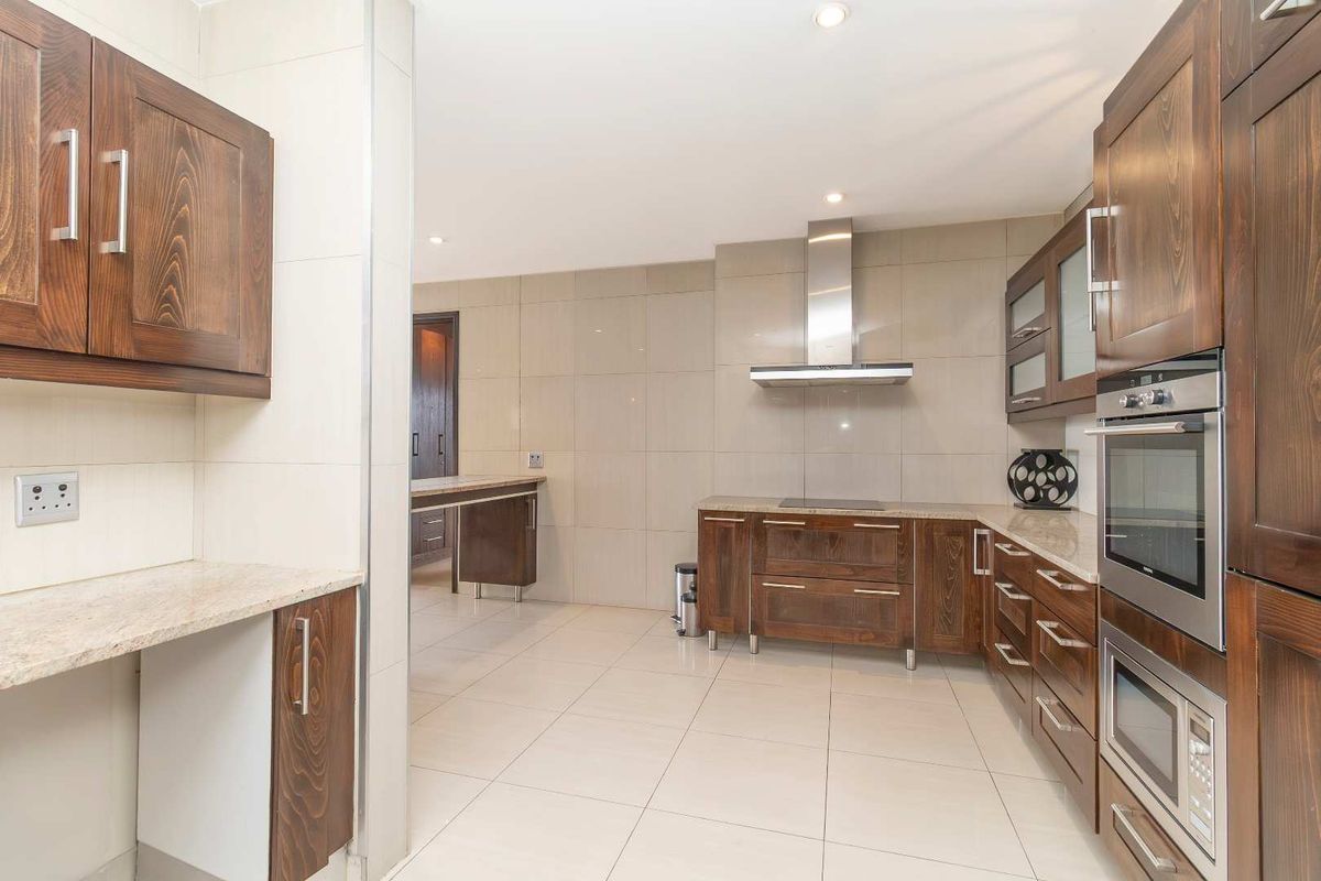 Experience Unparalleled Luxury Living in the Michaelangelo Towers - Photo 5