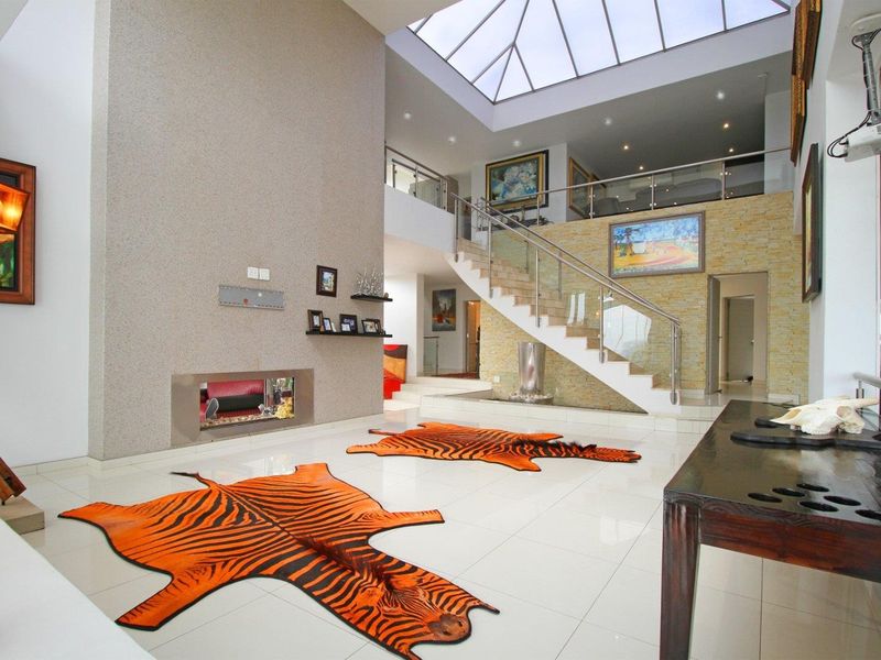 Stunning 5 Bedroom House in Featherbrooke Estates - Photo 9