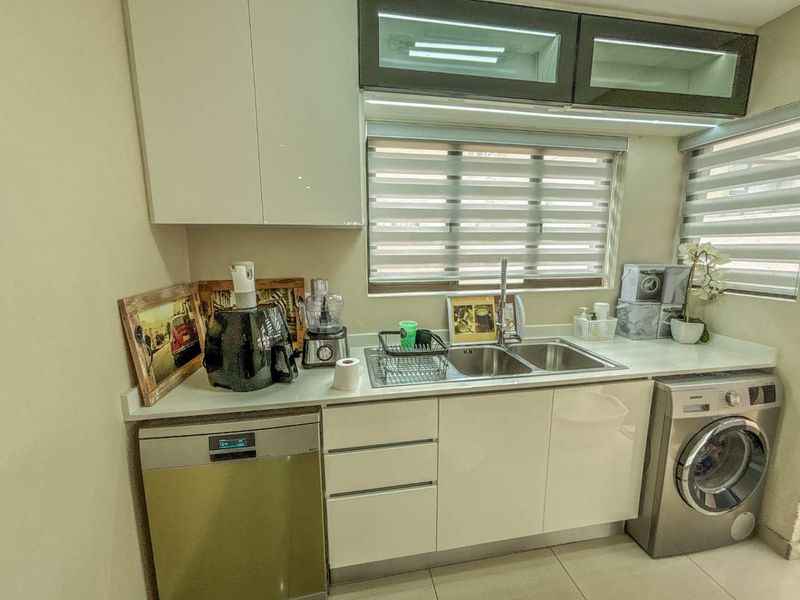 Stunning Family Home with Pool and Outdoor Entertaining - Photo 7