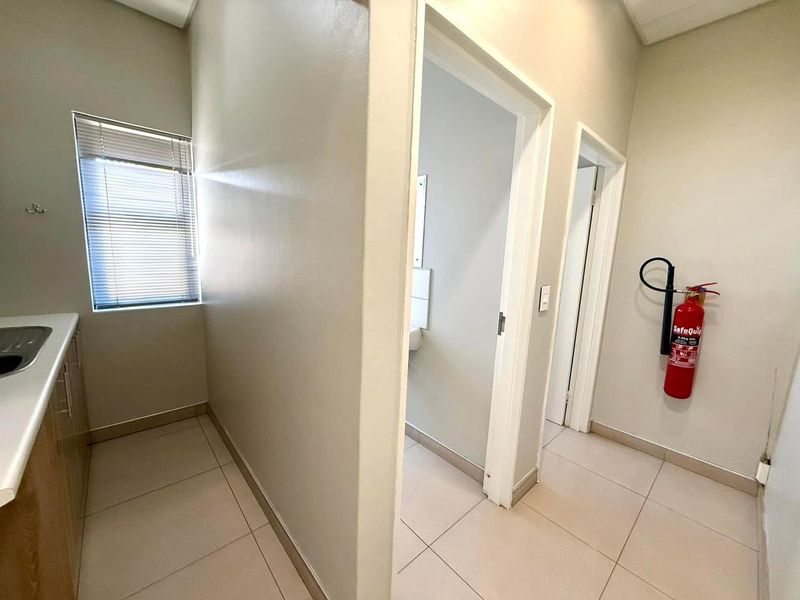 Office Space TO LET in Klein Windhoek - Photo 9
