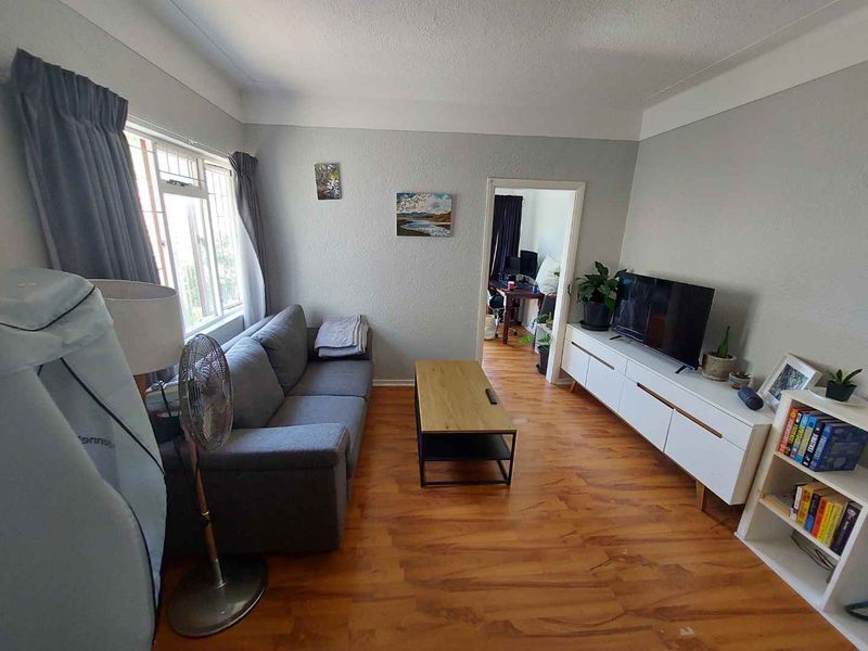 Unfurnished One-Bedroom Apartment To Let in Camps Bay! - Photo 8