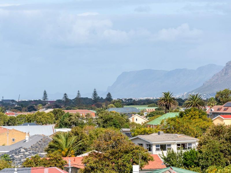 2 Bedroom Apartment For sale in Wynberg - Photo 5
