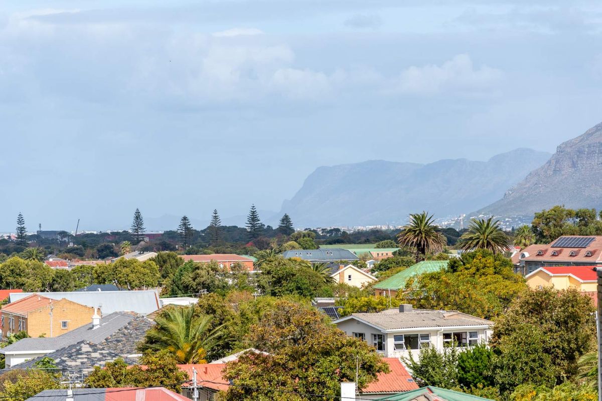 2 Bedroom Apartment For sale in Wynberg - Photo 5
