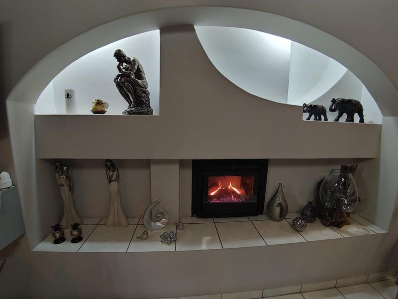 Modern Masterpiece with High Ceilings, Skylights & Massive Pool - Photo 5