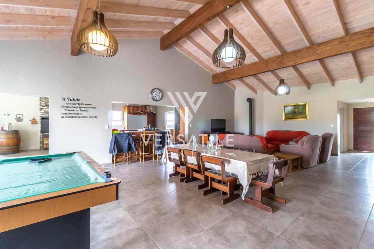 Expansive Living, Serene Setting - Photo 4