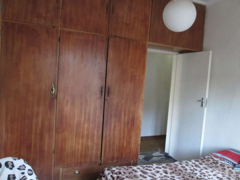 BEAUTIFUL [3] THREE BEDROOM HOUSE FOR SALE IN MOUNTAIN VIEW PRETORIA  BARGAIN - Photo 7