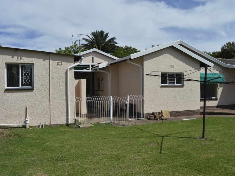 Charming Family Home in Serene Edleen Enclave - Photo 9
