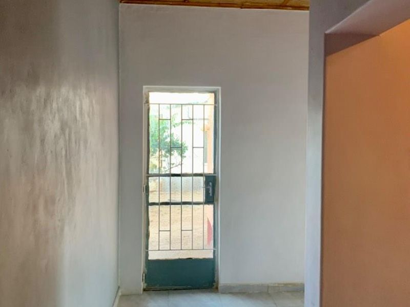 3-Bedroom Home with Versatile Flatlet & Double Garage – Prime Value in Okahandja! - Photo 9