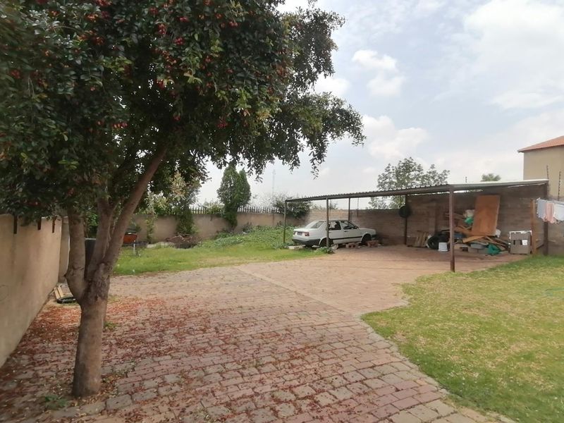 5 Bedroom House for Sale Cosmo City - Photo 4