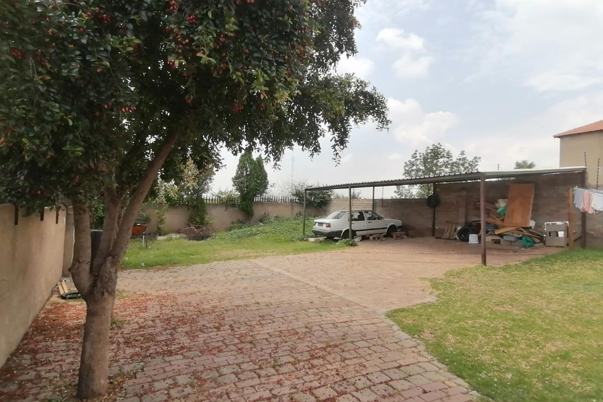 5 Bedroom House for Sale Cosmo City - Photo 4