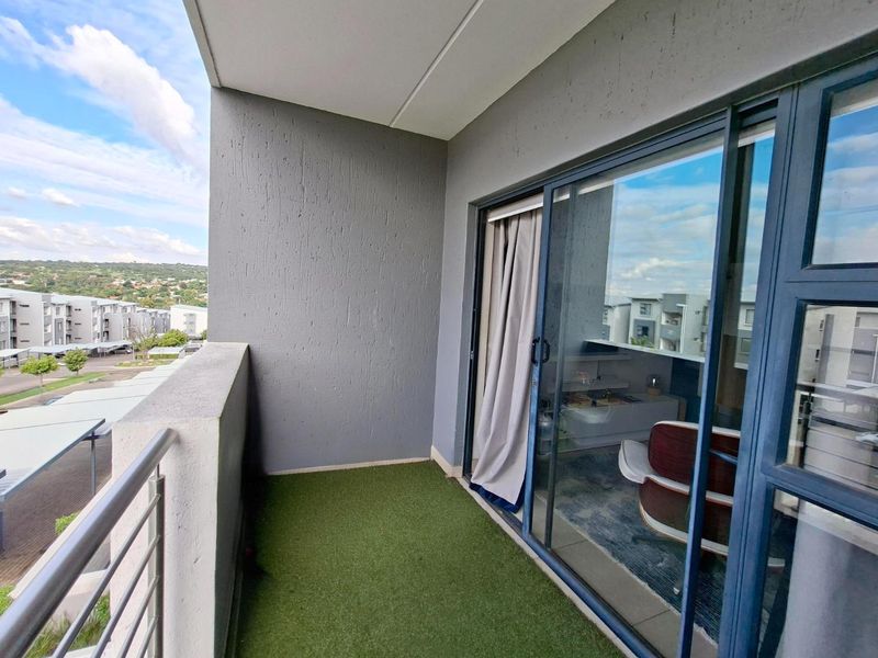 Lovely 2 bed, 1 bath 2nd floor apartment for sale in Eden, Sandton - Photo 9