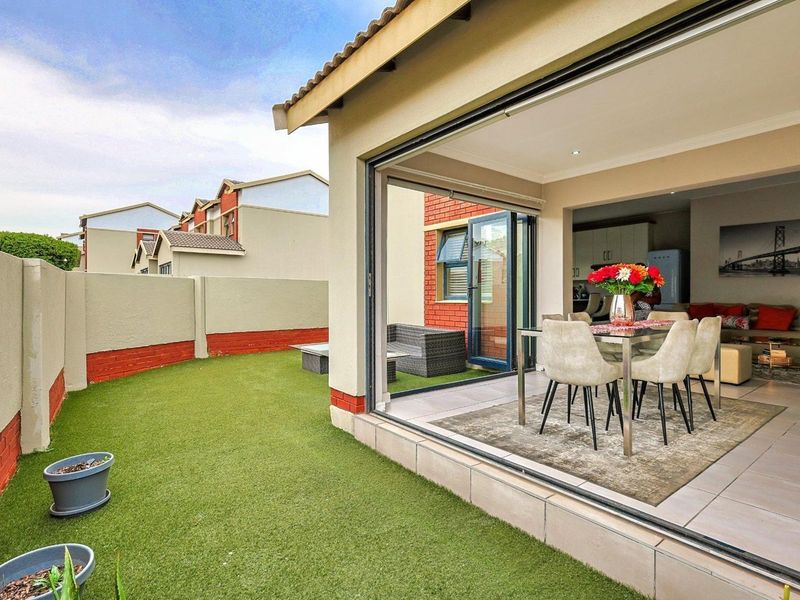 Sleek Modernity Meets Effortless Living - Photo 3