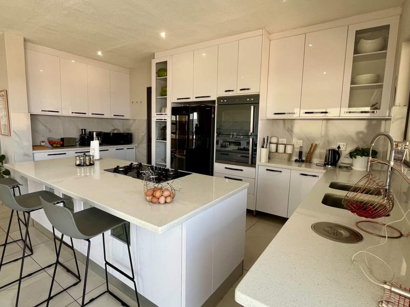 Modern Family Home in with Panoramic Views of Windhoek and mountains - Photo 3