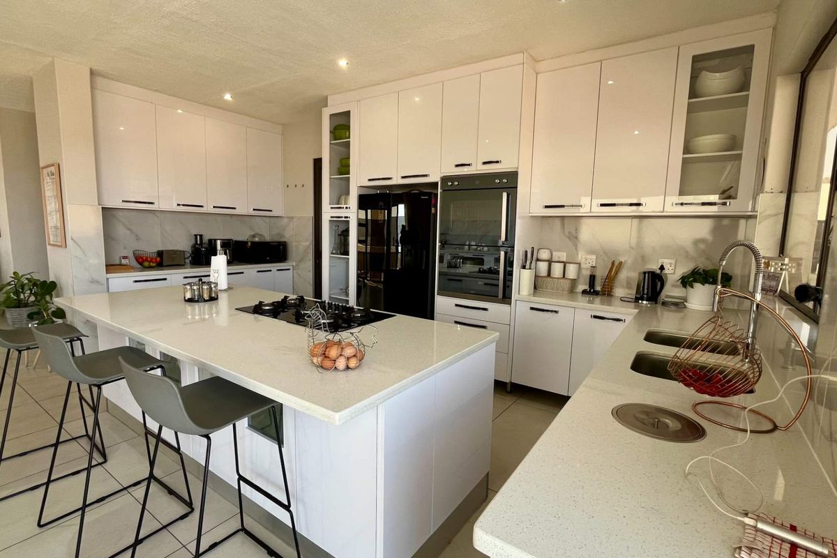 Modern Family Home in with Panoramic Views of Windhoek and mountains - Photo 3