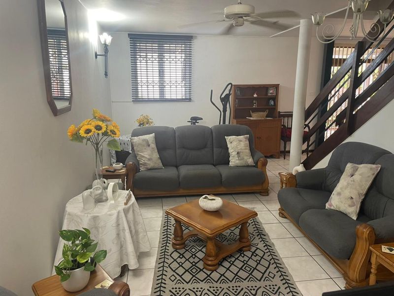 Gorgeous Townhouse awaits you! - Photo 4