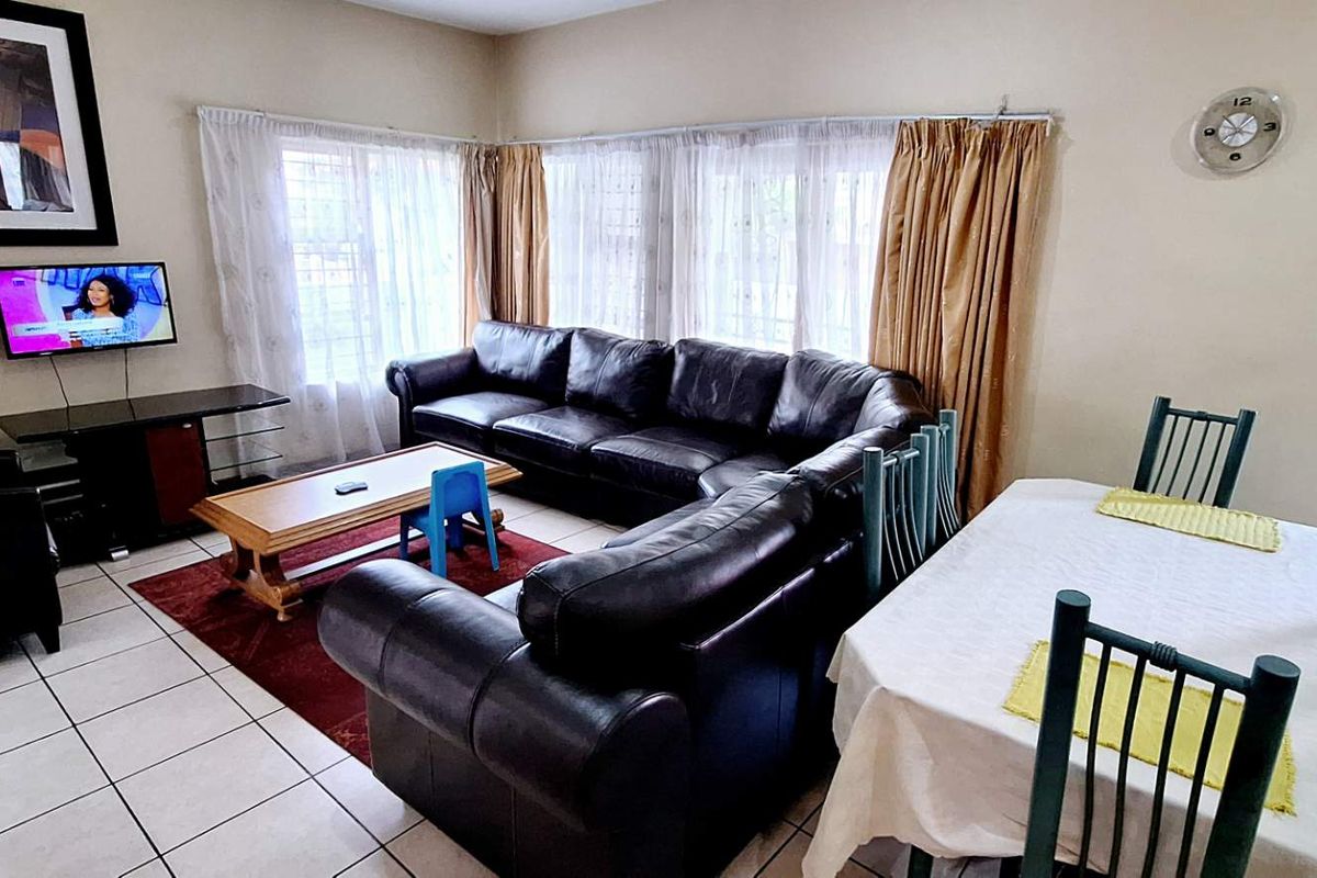 Secure 3 Bedroom Duplex in Leopard Rock Estate - Photo 5