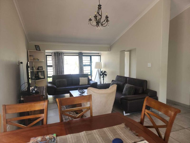 3 Bedroom Modern Family Home - Photo 10