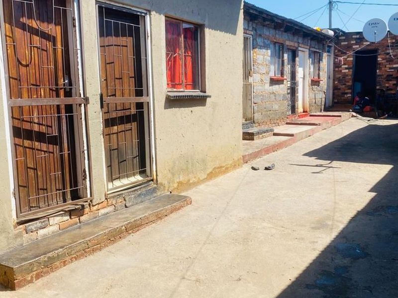 2 Bedroom House In Ivory Park - Photo 2