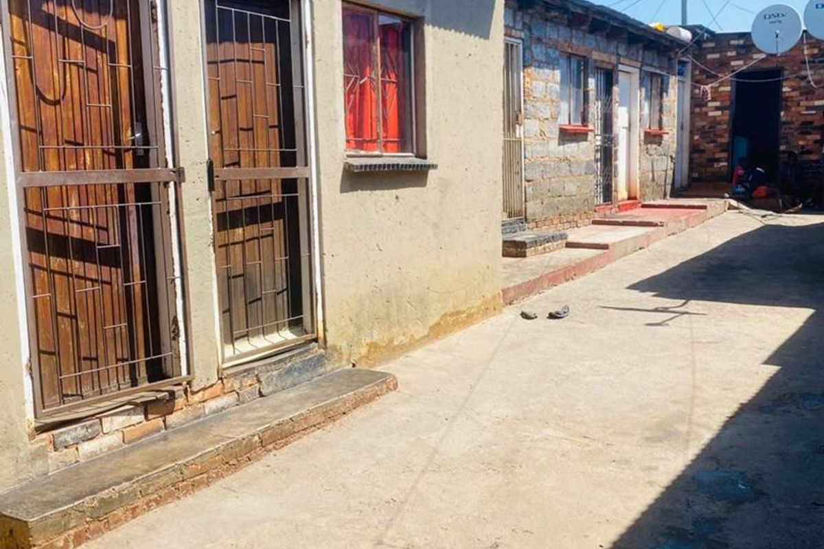 2 Bedroom House In Ivory Park - Photo 2