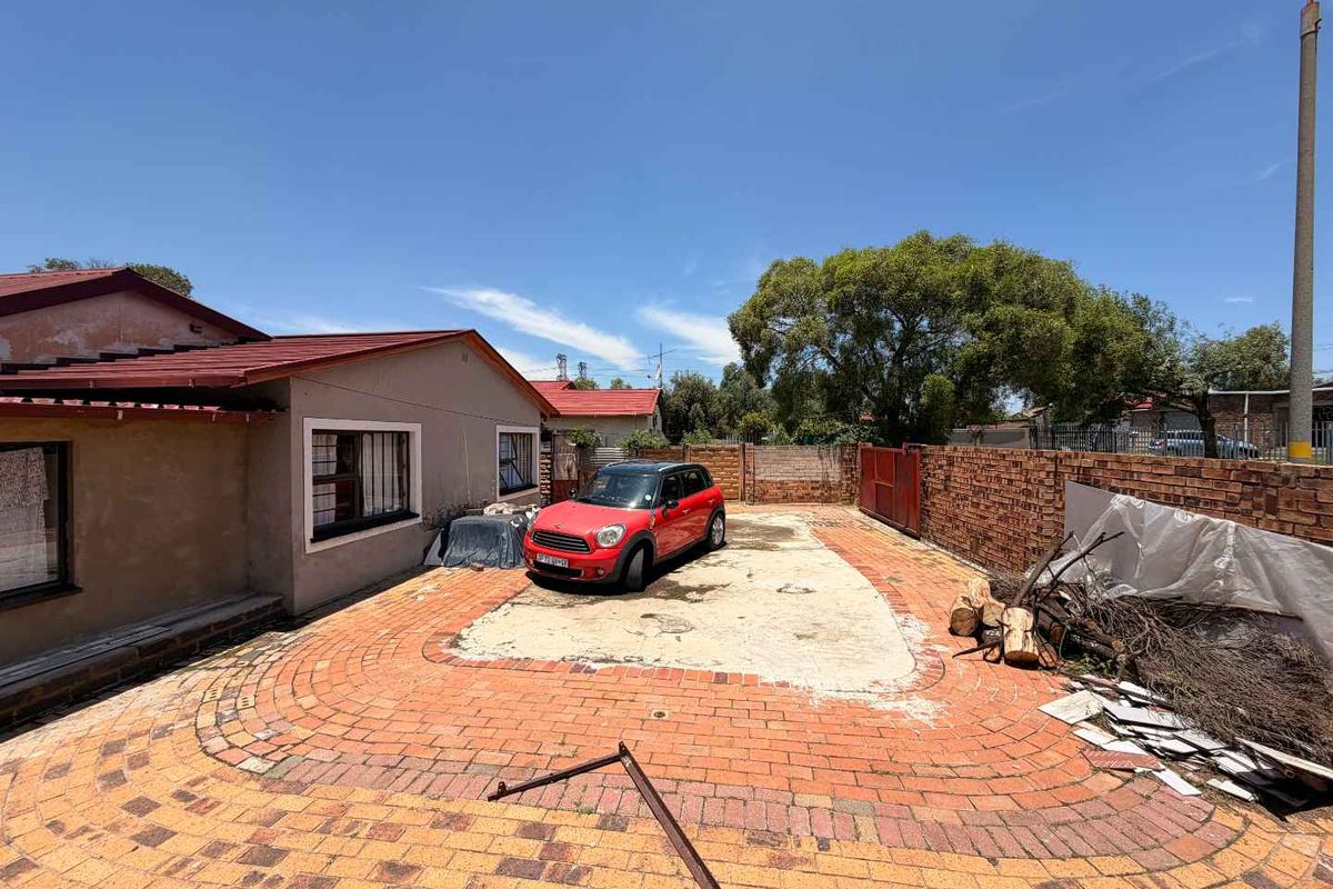"Kempton Park Living: Your Perfect Family Retreat!" - Photo 2
