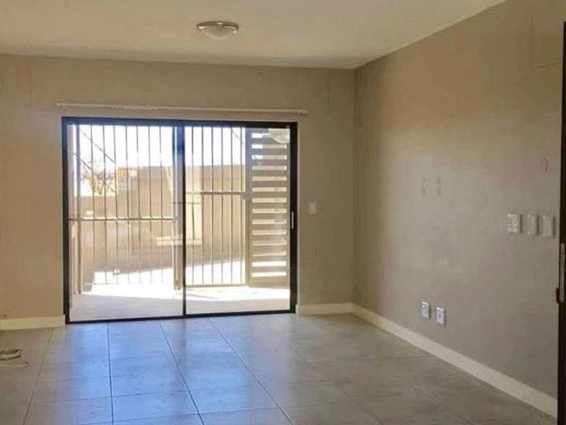 FOR SALE 2 BEDROOM GROUND FLOOR UNIT IN ROCKY CREST - Photo 3