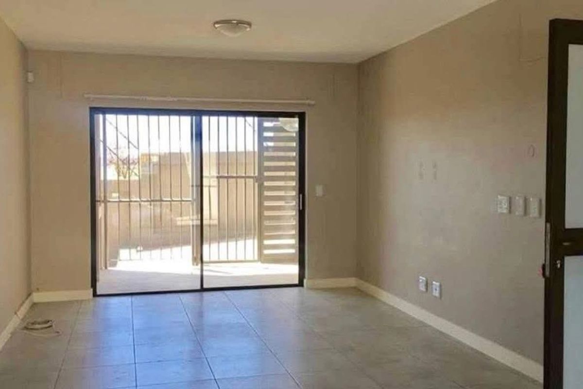 FOR SALE 2 BEDROOM GROUND FLOOR UNIT IN ROCKY CREST - Photo 3