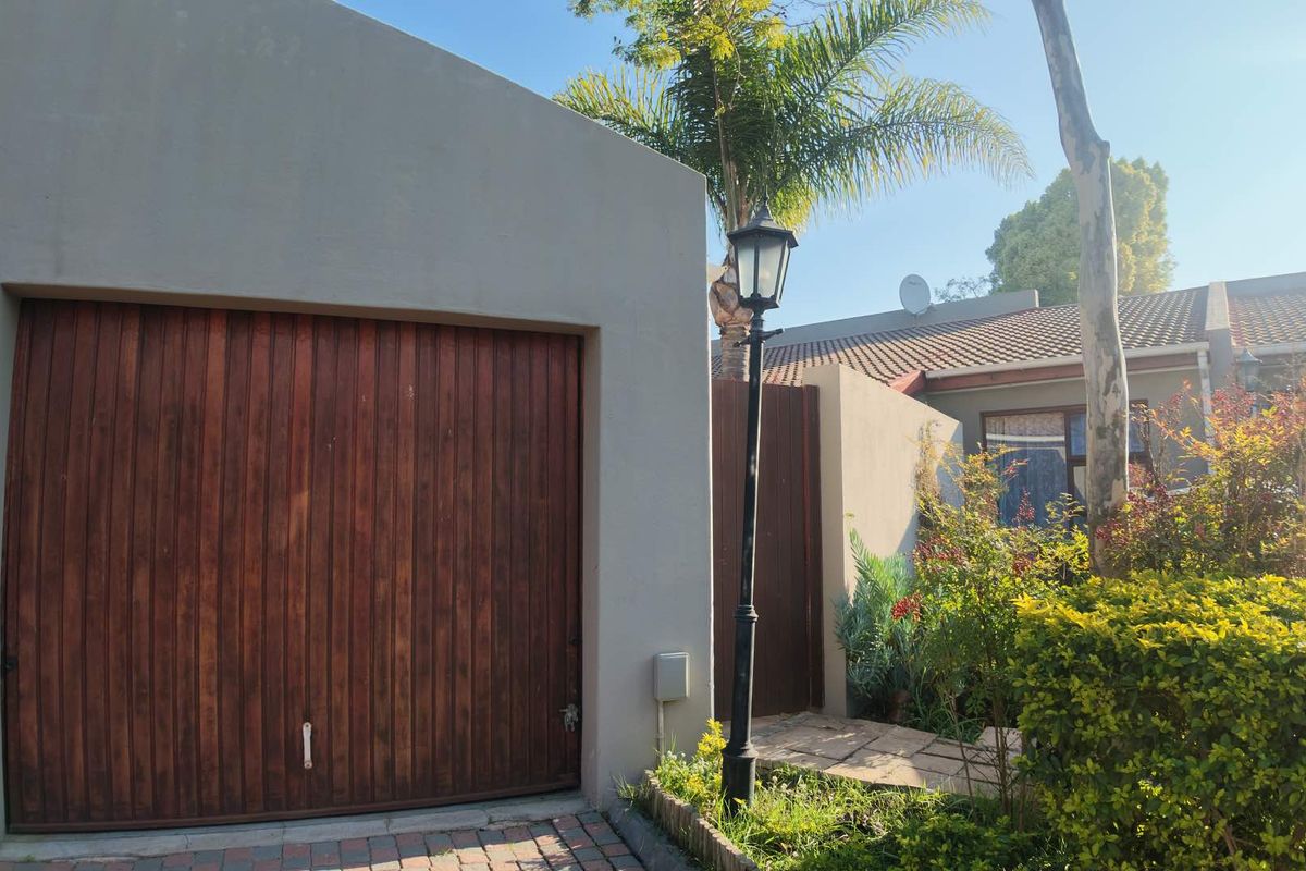 Spacious and Meticulously Maintained Home - Photo 2