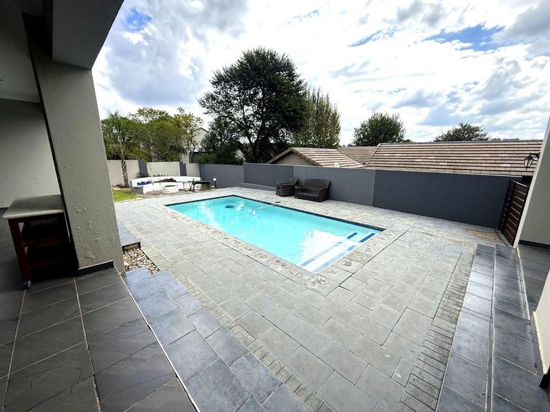 Golf Estate Living at its best - Designed for family and Entertaining - Photo 6