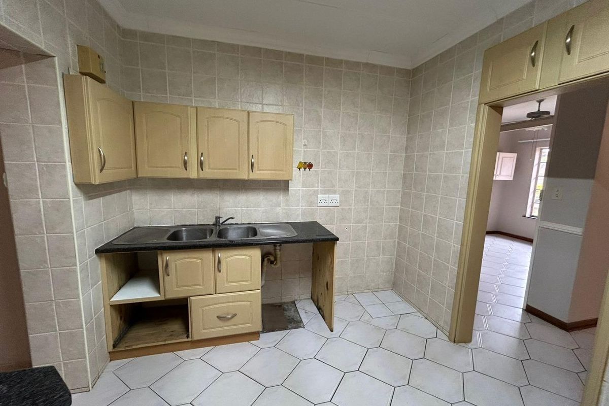 Spacious Family Home with Pool in Desirable Meer En See - Photo 3