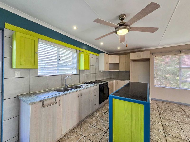 Neat property for sale in Stilbaai-Wes. - Photo 9